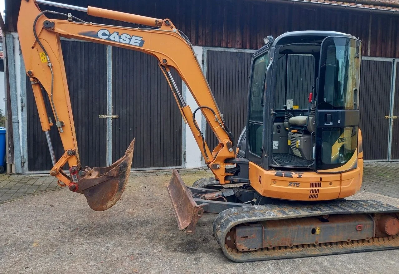 1-30-1.webp Mini-pelle Case CX50C diesel 5 t -TP – Image 1