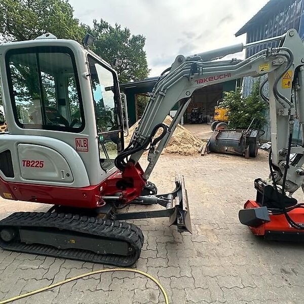 Mini-pelle Takeuchi TB225 V4 diesel 2,4T – TP