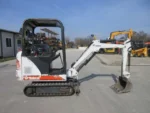Mini-pelle Bobcat 320 diesel 1,5 t pour travaux compacts – Image 14