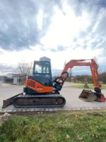 Mini pelle Hitachi ZX50 diesel 4.5T – 3 godets – cabine fermée – Image 5