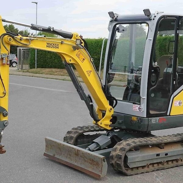 Mini-pelle Wacker Neuson ET24 diesel 2,33T – TP