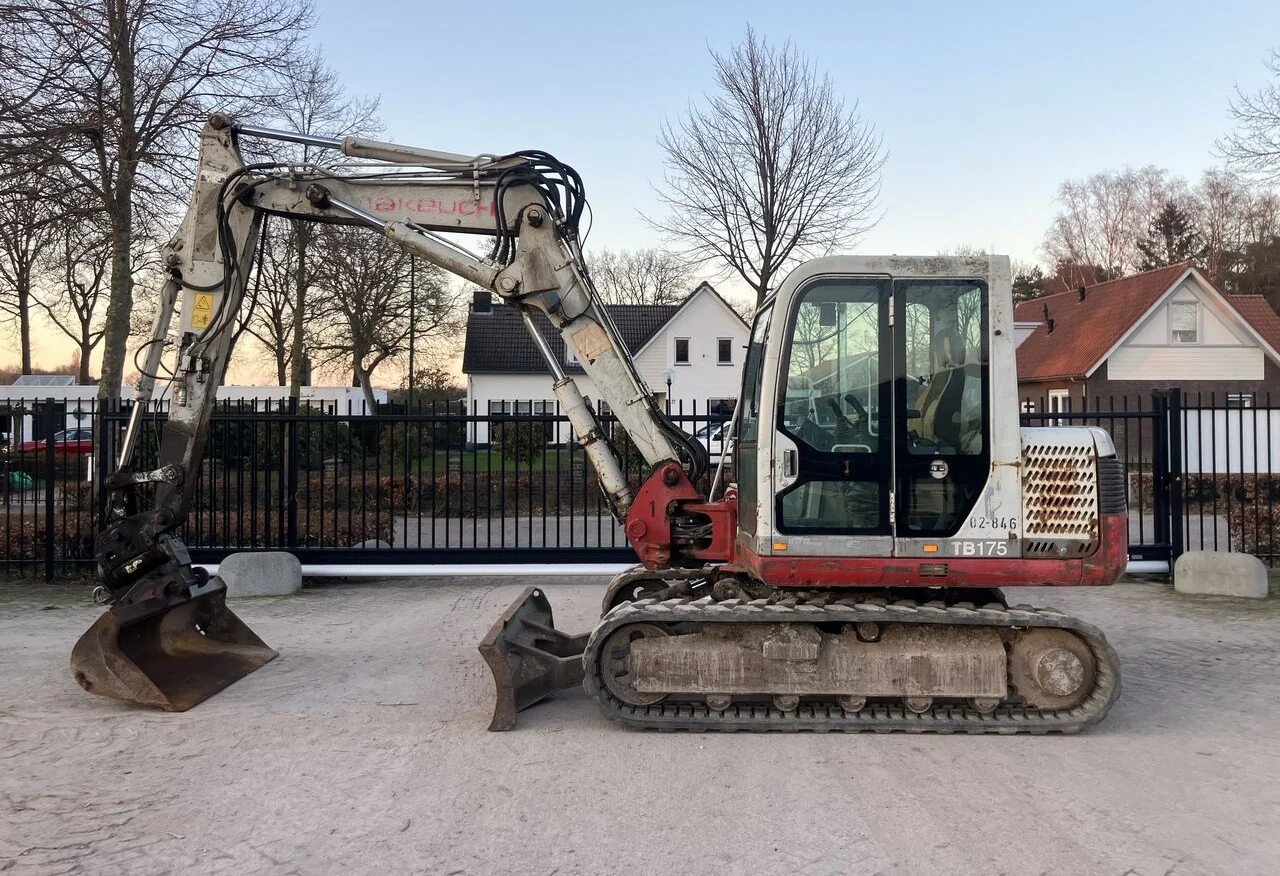 b12.webp Mini-pelle Takeuchi TB175 diesel 7,2T – TP – Image 1