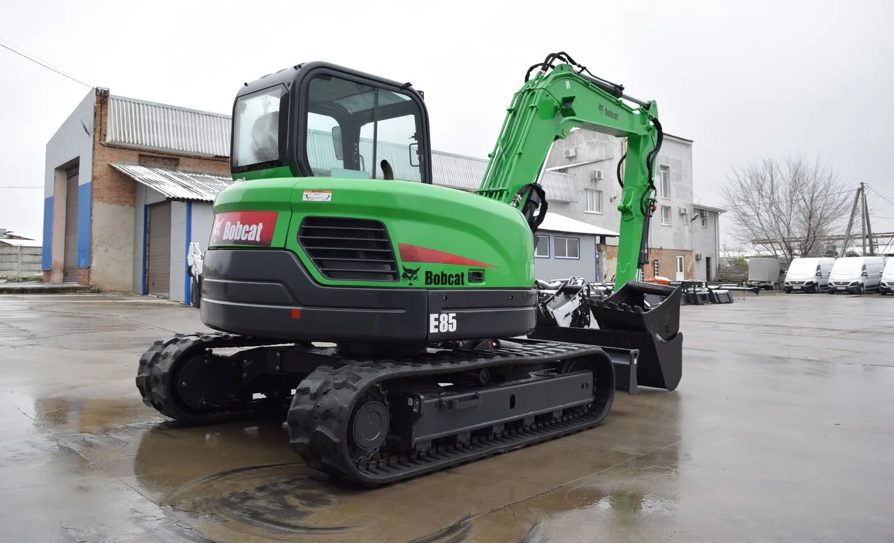 b5-3.webp Mini-pelle Bobcat E85 diesel 8,54 t - travaux TP et agricoles – Image 1