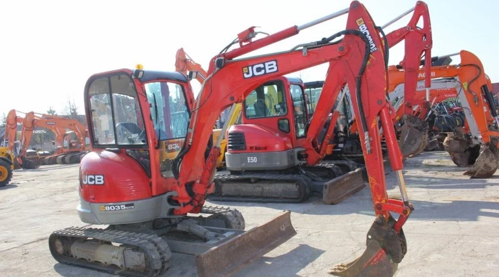 j1-1.webp Mini pelle JCB 8085 diesel 3.58T – 3 godets – Image 1