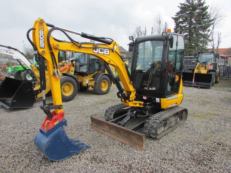 j2-2.jpg Mini pelle JCB 8029 CTS diesel 2.93T – 3 godets – Image 1