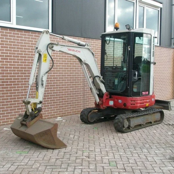 Mini-pelle Takeuchi TB23R diesel 2,67T – TP