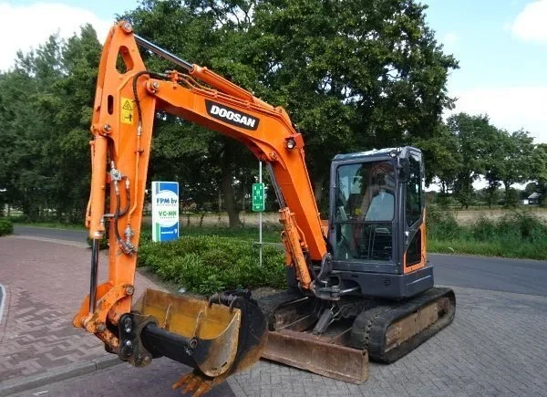 Mini pelle Doosan DX60R diesel 5.9T – Travaux agricoles - TP