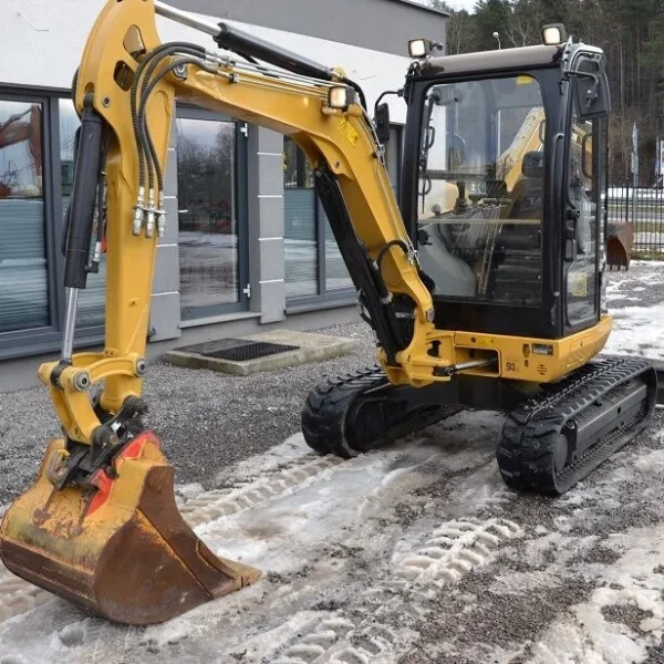 Mini pelle Caterpillar 302.7 DCR diesel 2.67T – 3 godets