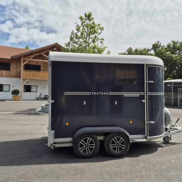 Van chevaux Fautras Oblic Trophé Stall 2 chevaux – charge 2600 kg
