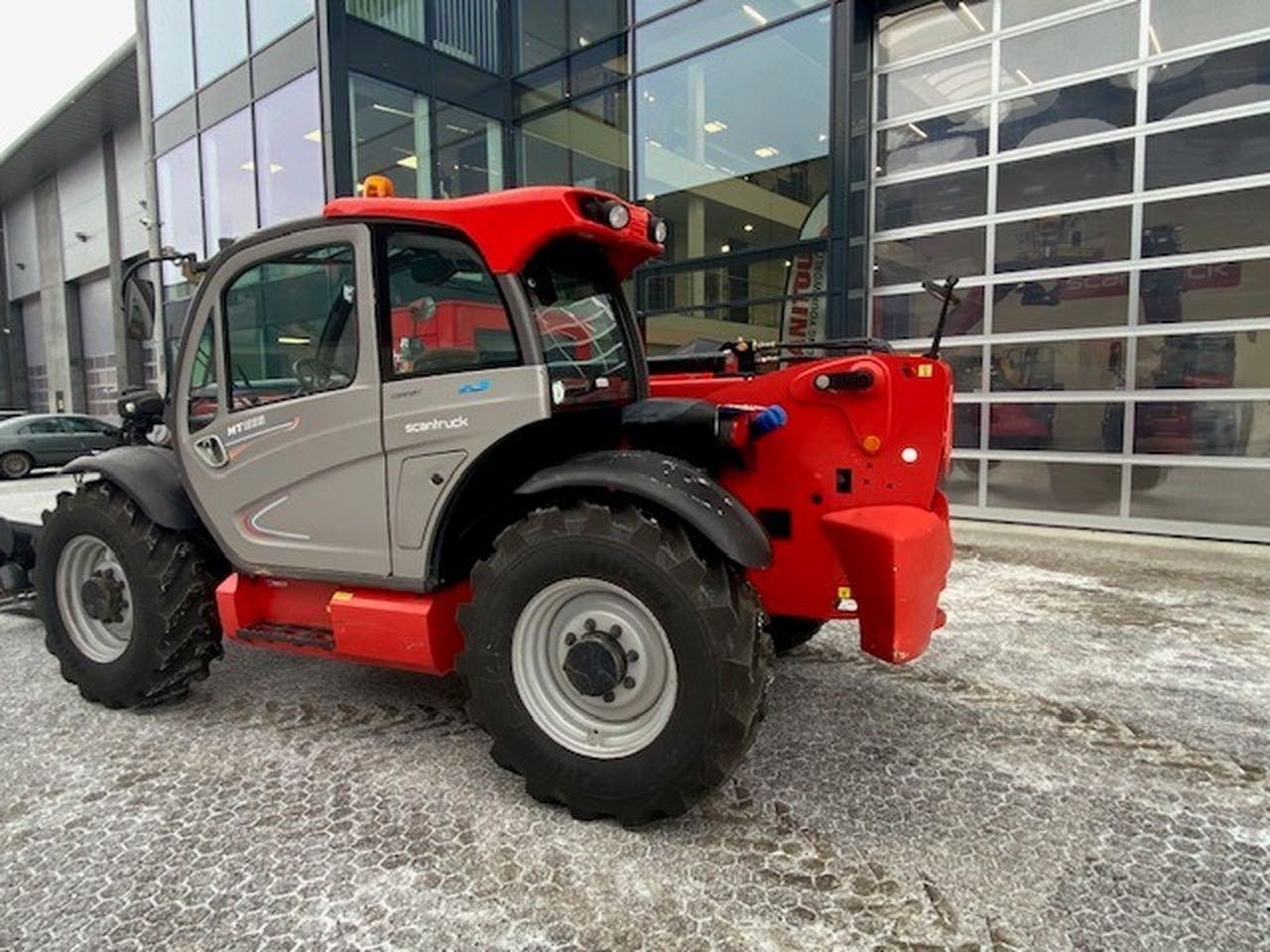Manitou MT1335 Chariot télescopique Manitou MT1335 12,5 m – 3,5 t – Perkins 102 CV – Image 1